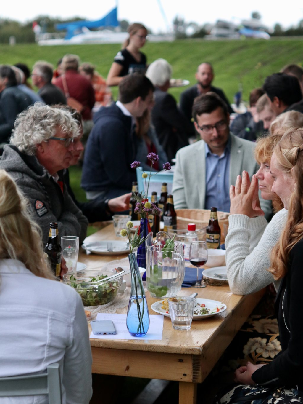 gezellig samenzijn bij de terrassen rondom authentieke melkstal, de Jister