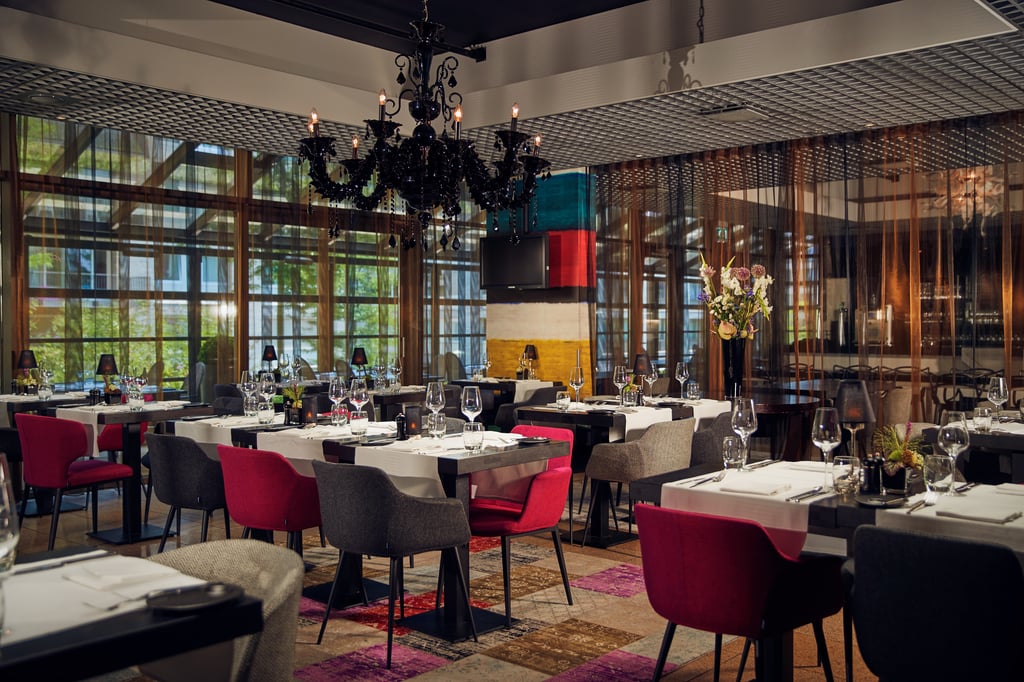 Westcord Fashion Hotel - Restaurant.jpg