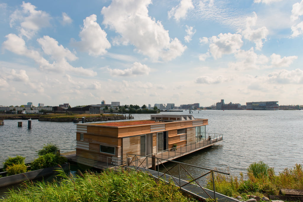 Uitzicht op het water en stad amsterdam vergaderlocatie geWoonboot .jpg