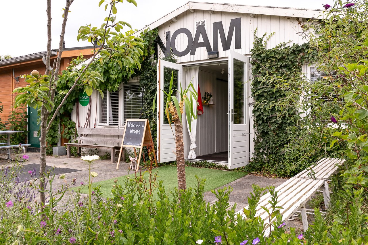 NOAM entree tuin