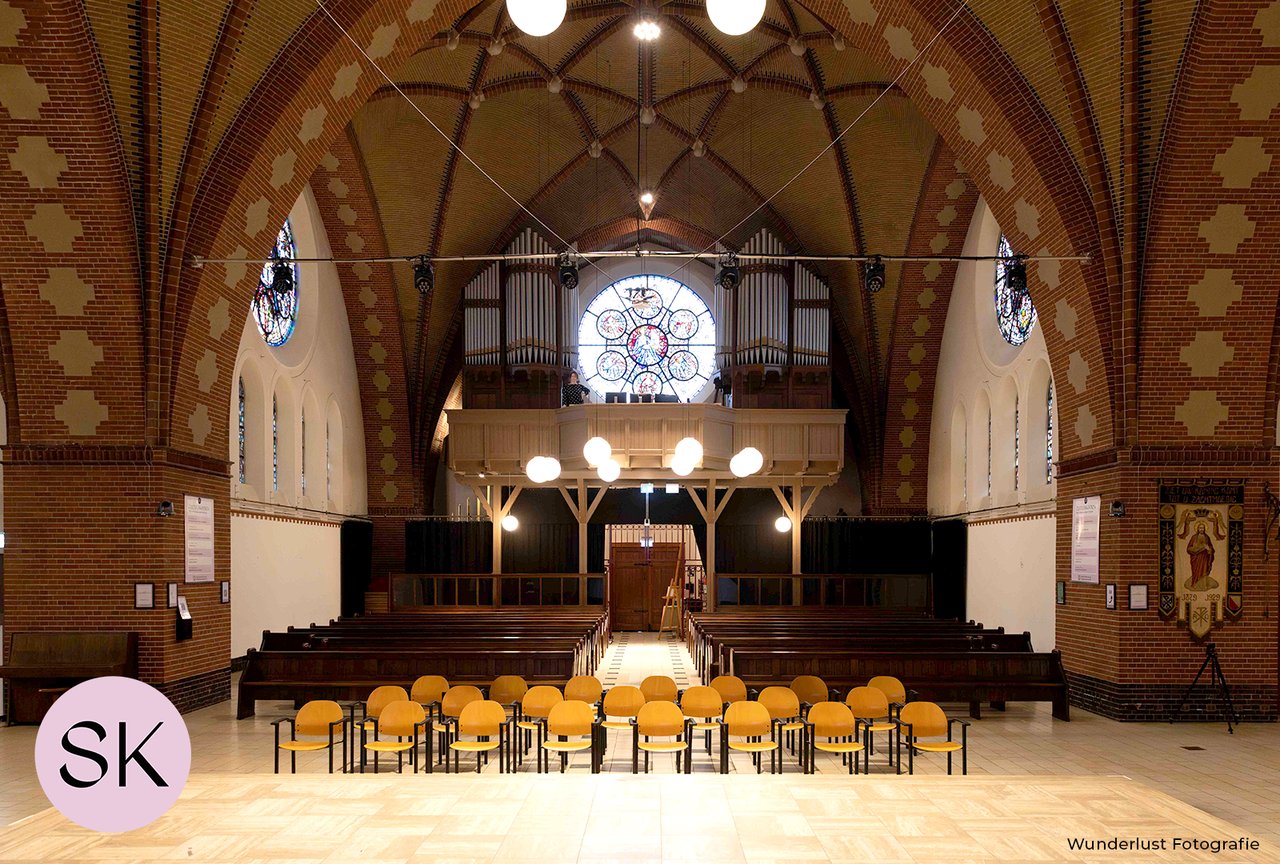 Stadsklooster Grote zaal vanaf het podium.png